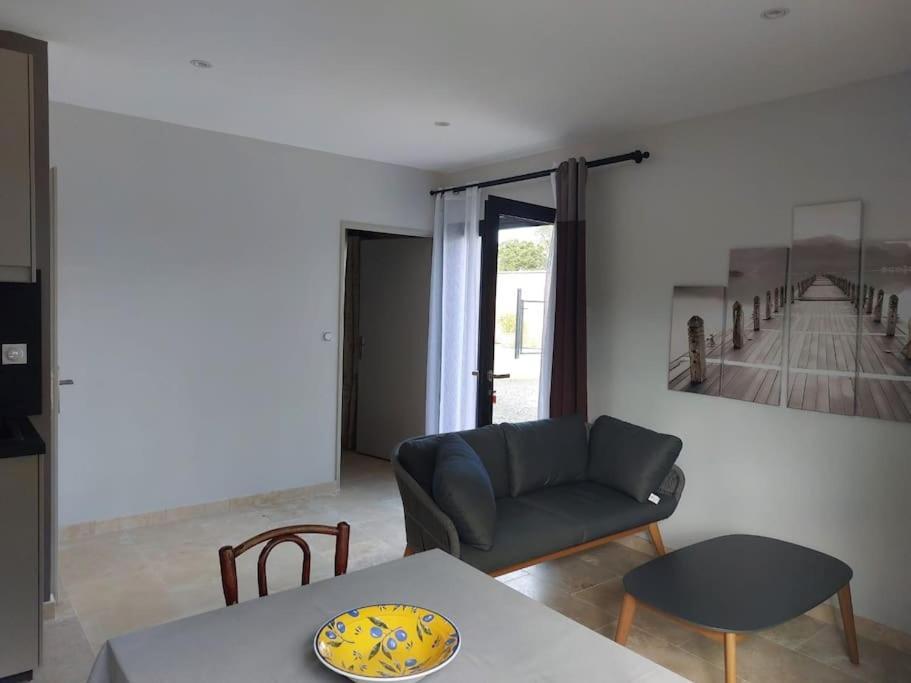 Aureille Location Independante Au Coeur Des Alpilles Pour 2 Personnes Avec Jacuzziヴィラ エクステリア 写真