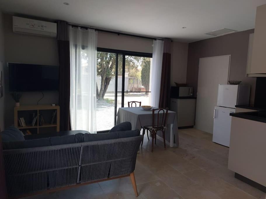 Aureille Location Independante Au Coeur Des Alpilles Pour 2 Personnes Avec Jacuzziヴィラ エクステリア 写真