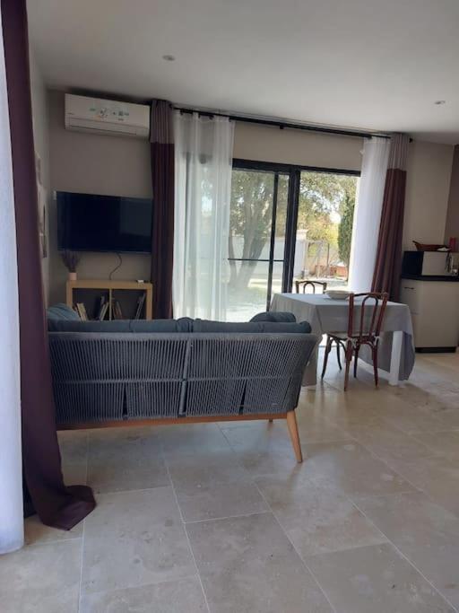Aureille Location Independante Au Coeur Des Alpilles Pour 2 Personnes Avec Jacuzziヴィラ エクステリア 写真