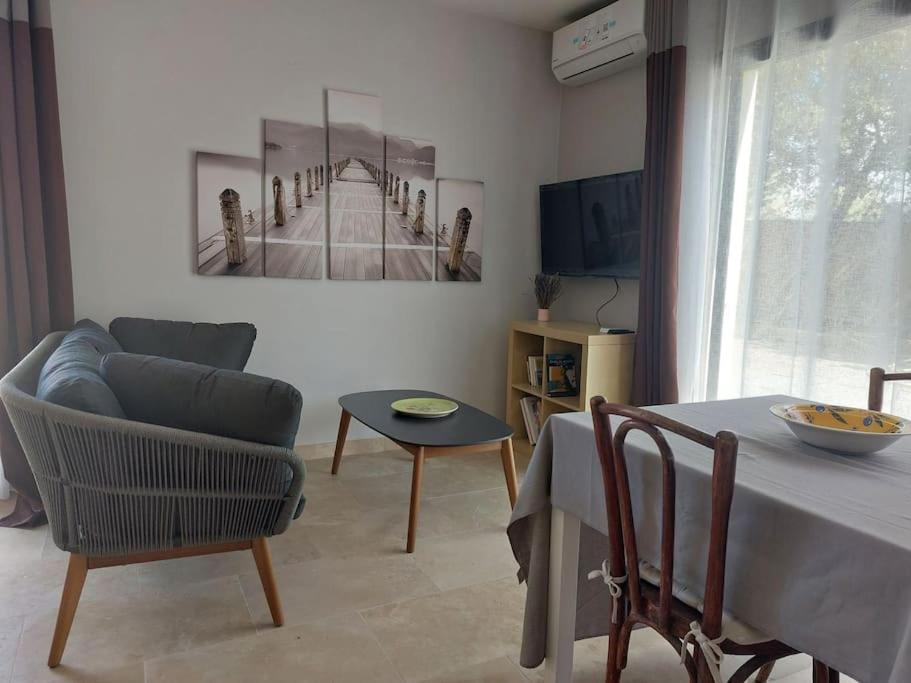 Aureille Location Independante Au Coeur Des Alpilles Pour 2 Personnes Avec Jacuzziヴィラ エクステリア 写真