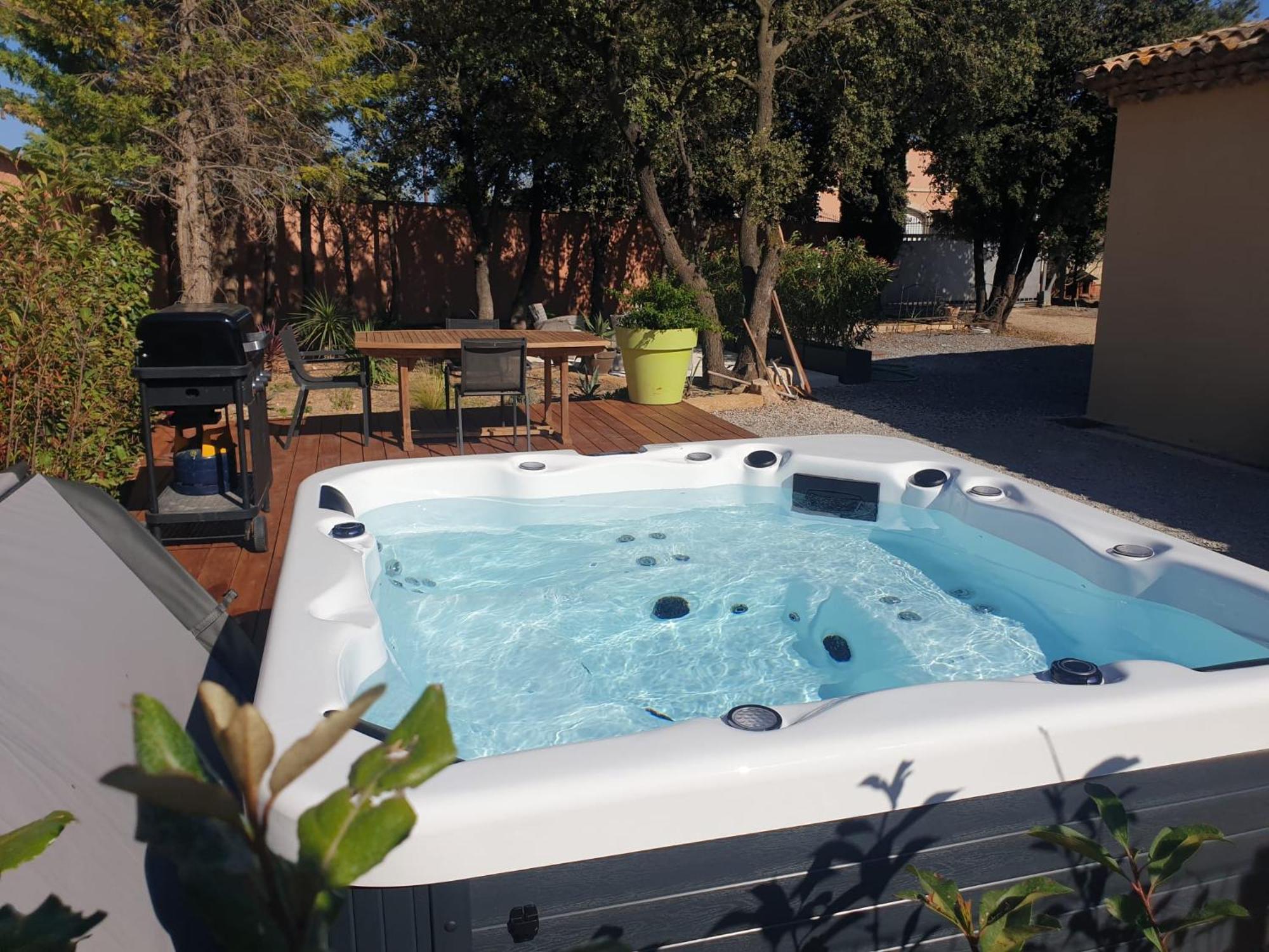 Aureille Location Independante Au Coeur Des Alpilles Pour 2 Personnes Avec Jacuzziヴィラ エクステリア 写真