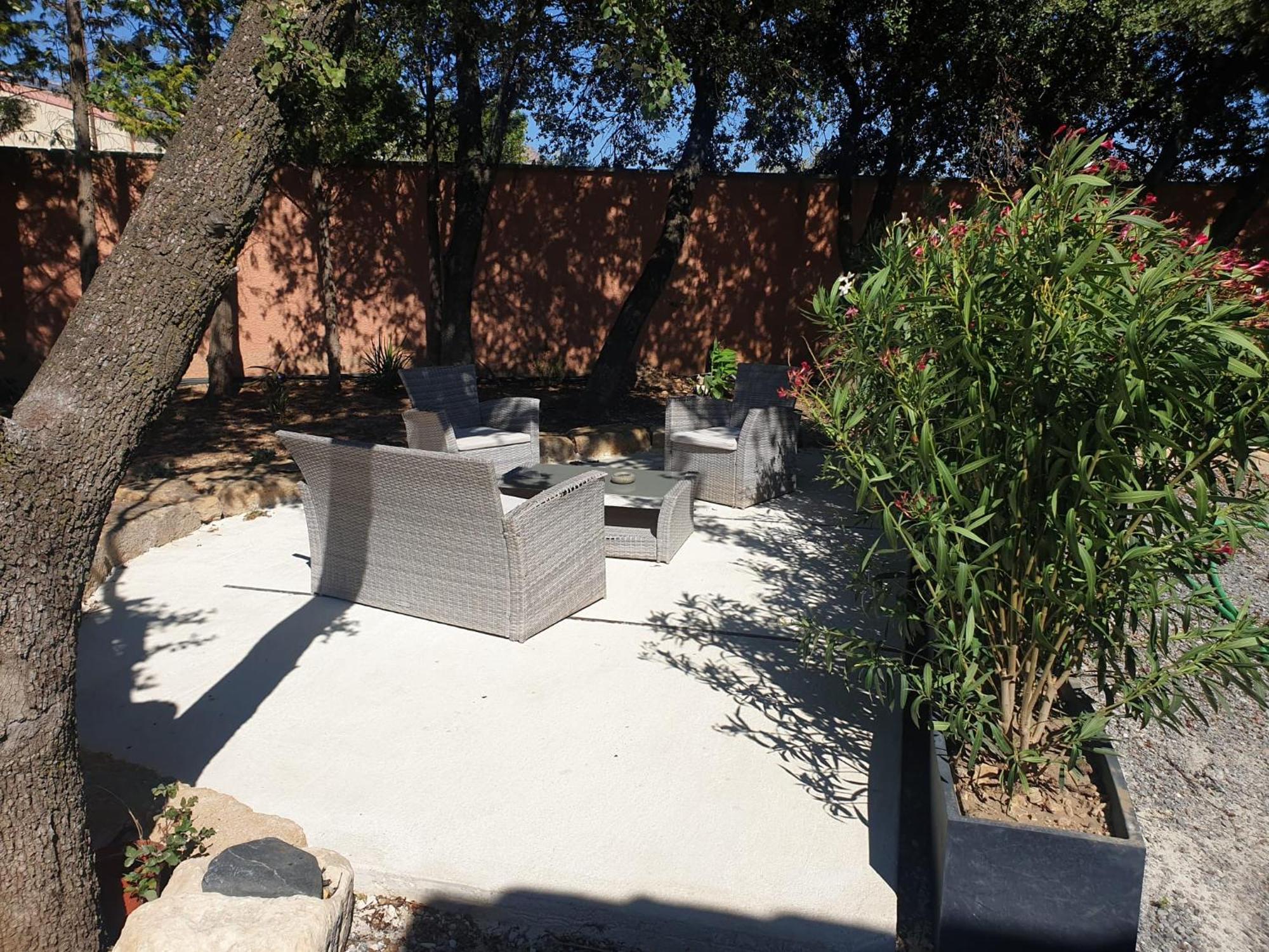 Aureille Location Independante Au Coeur Des Alpilles Pour 2 Personnes Avec Jacuzziヴィラ エクステリア 写真
